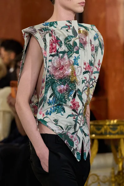 Look 77